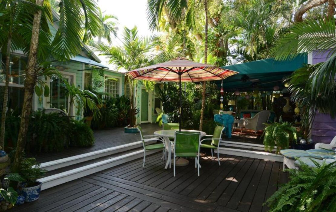 Pineapple Point Guesthouse & Resort - Gay Men's Resort