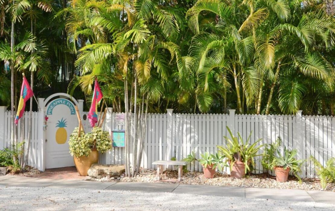 Pineapple Point Guesthouse & Resort - Gay Men's Resort