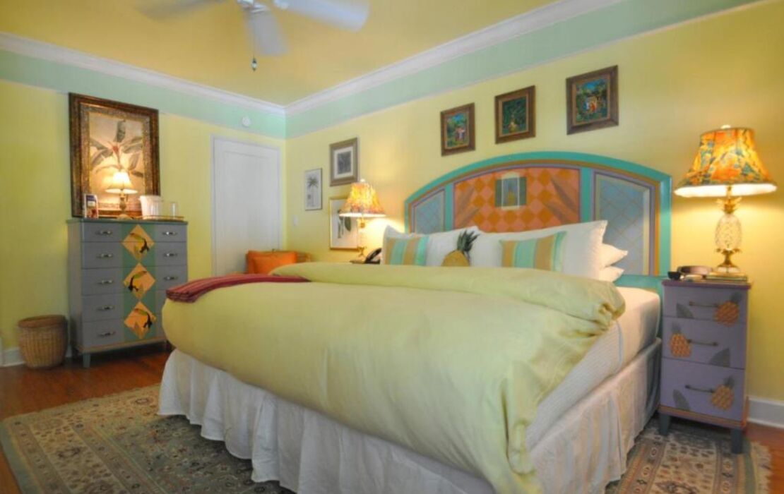 Pineapple Point Guesthouse & Resort - Gay Men's Resort