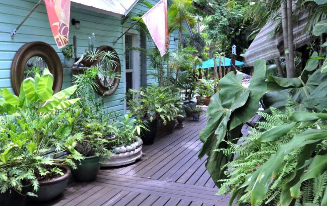 Pineapple Point Guesthouse & Resort - Gay Men's Resort