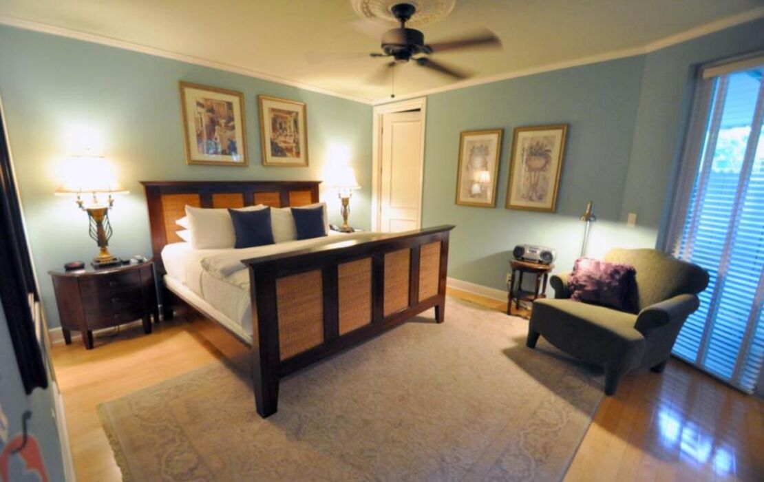 Pineapple Point Guesthouse & Resort - Gay Men's Resort