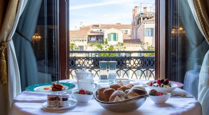 Ca' Bonfadini Historic Experience