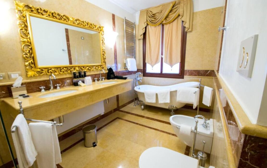 Ca' Bonfadini Historic Experience