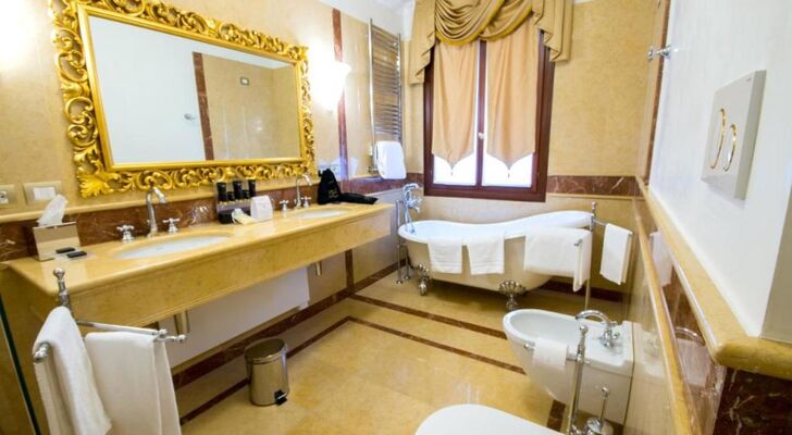 Ca' Bonfadini Historic Experience