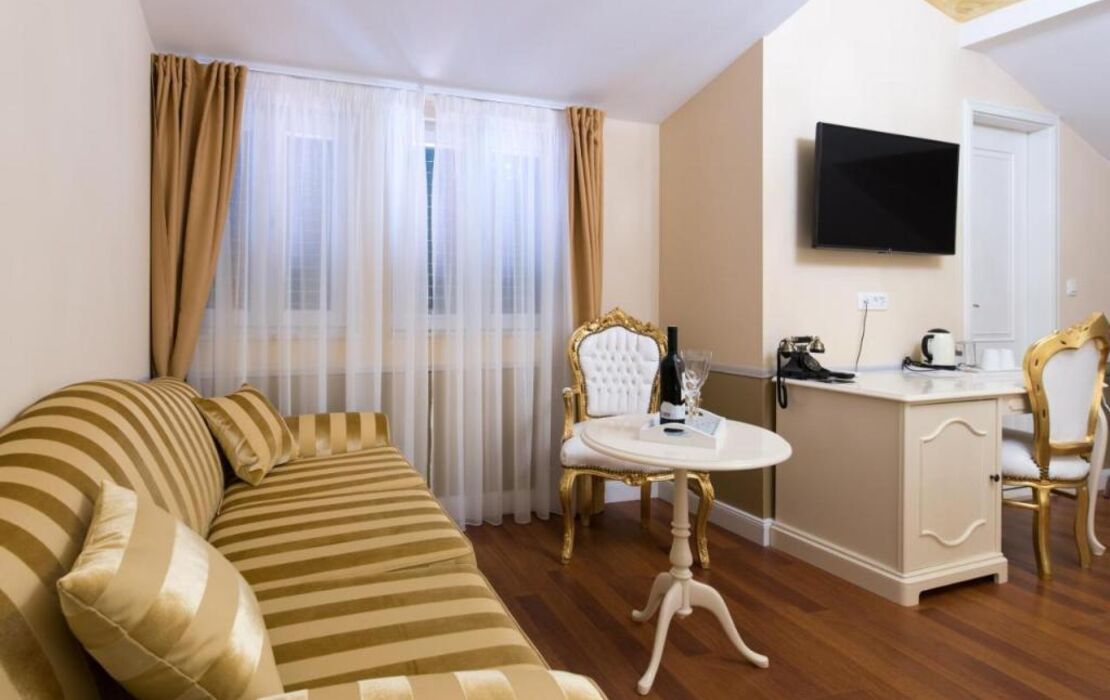 Central Square Heritage Hotel