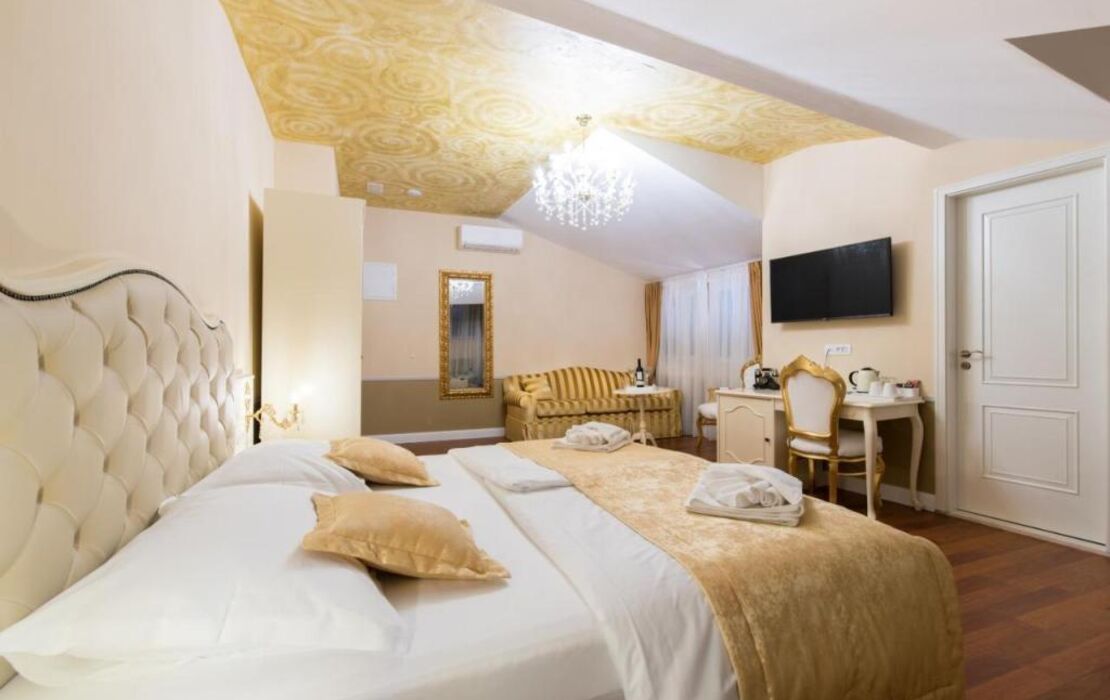 Central Square Heritage Hotel