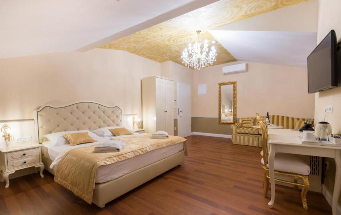 Central Square Heritage Hotel