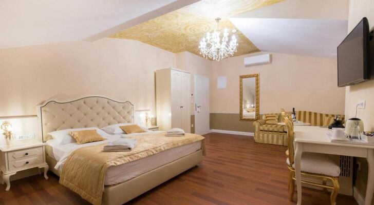 Central Square Heritage Hotel