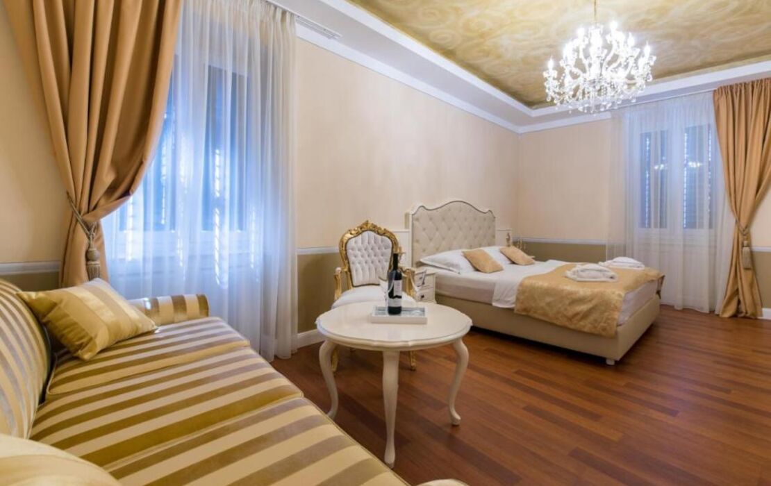 Central Square Heritage Hotel