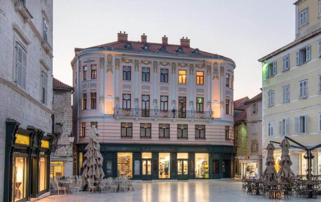 Central Square Heritage Hotel