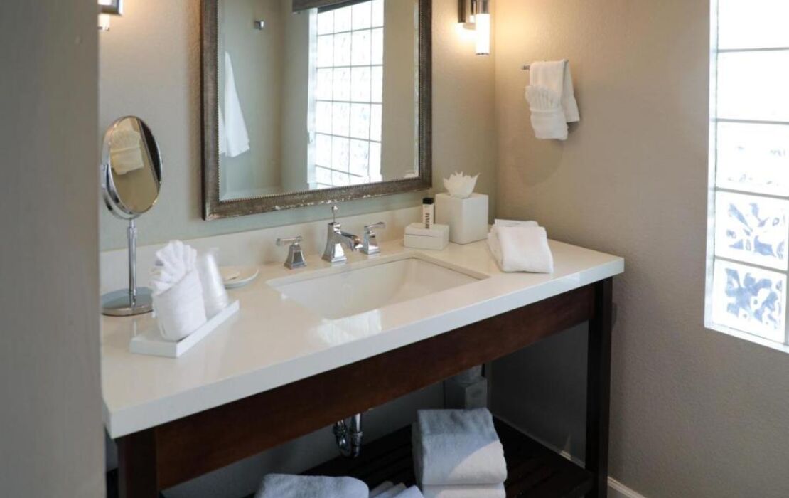 Almond Tree Inn - Adults Only