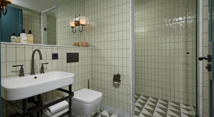 The July - Boat & Co