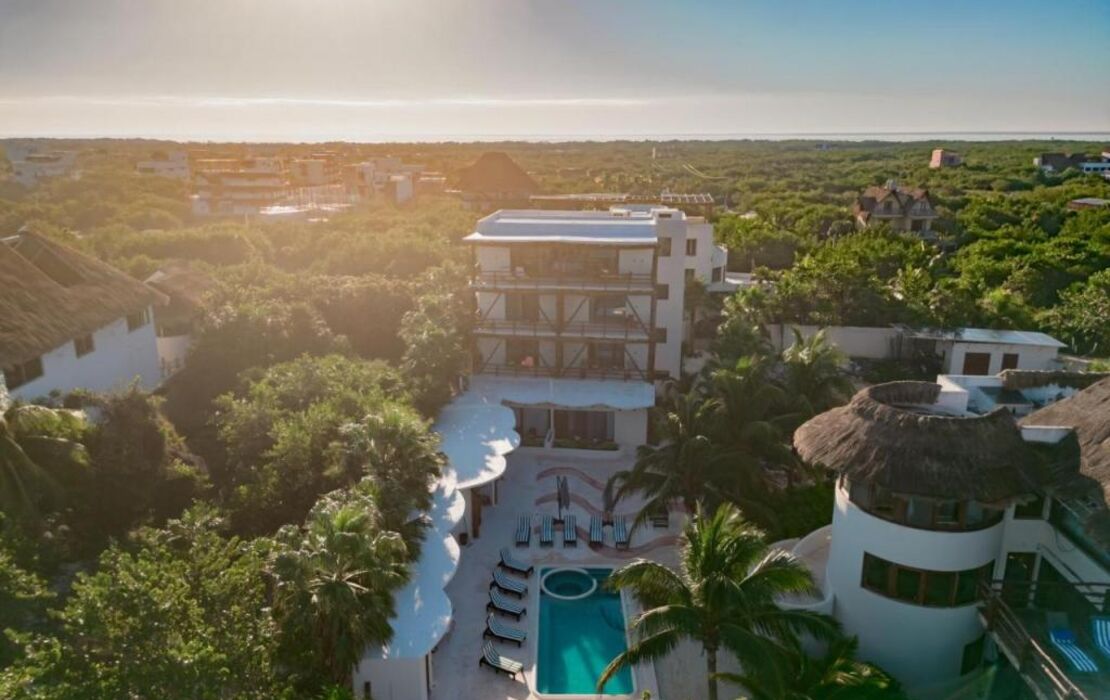 Beachfront Hotel Boutique DK