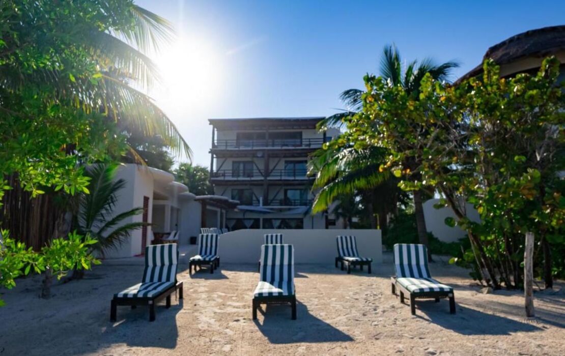 Beachfront Hotel Boutique DK