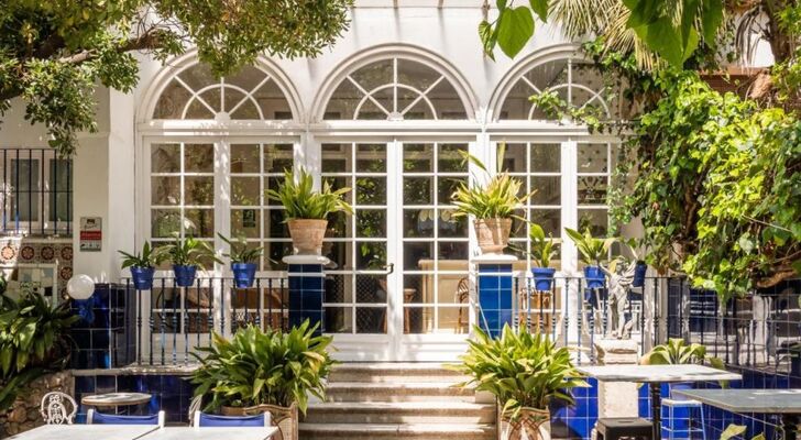 Hotel Medium Romantic