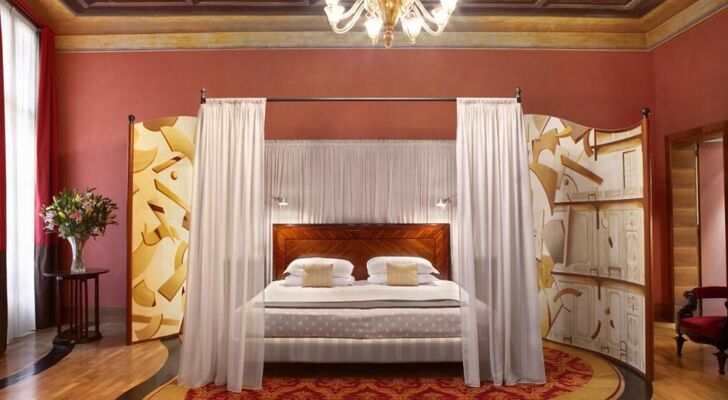 Hotel Saturnia & International