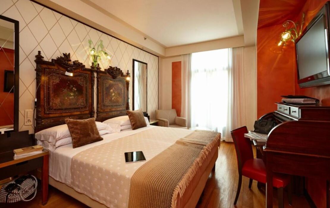 Hotel Saturnia & International