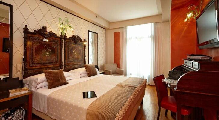 Hotel Saturnia & International