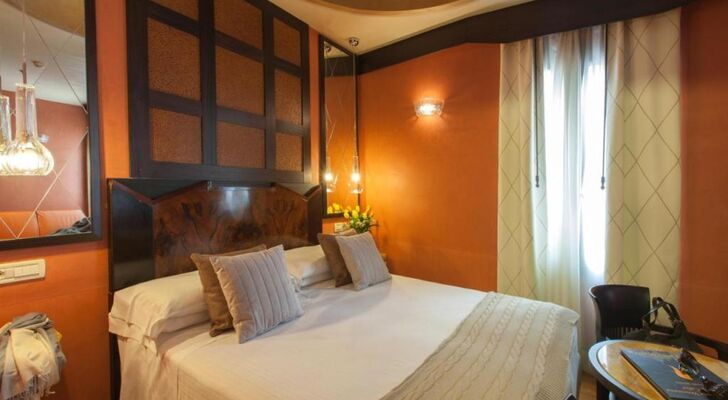 Hotel Saturnia & International