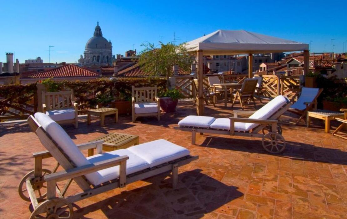 Hotel Saturnia & International