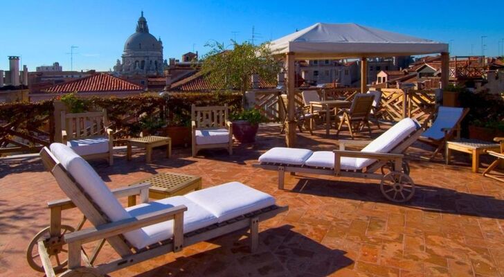 Hotel Saturnia & International