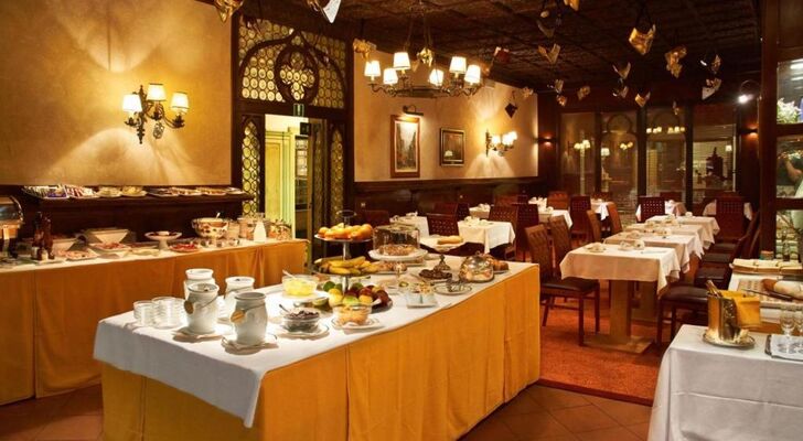 Hotel Saturnia & International