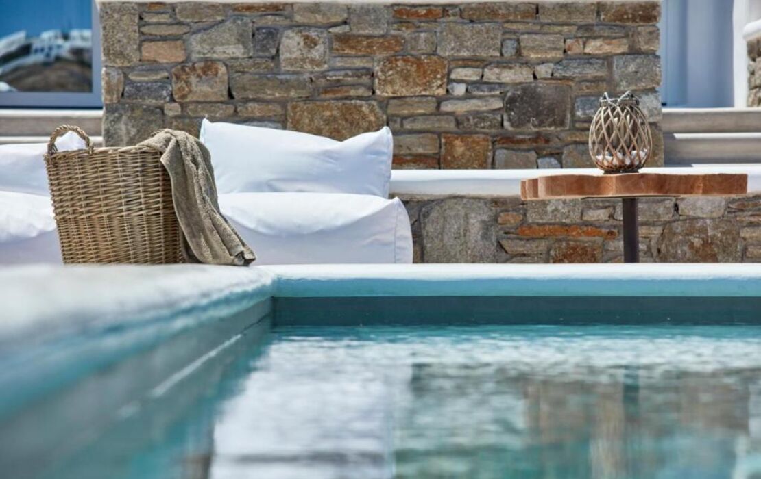 Mykonos Waves Beach House & Suites