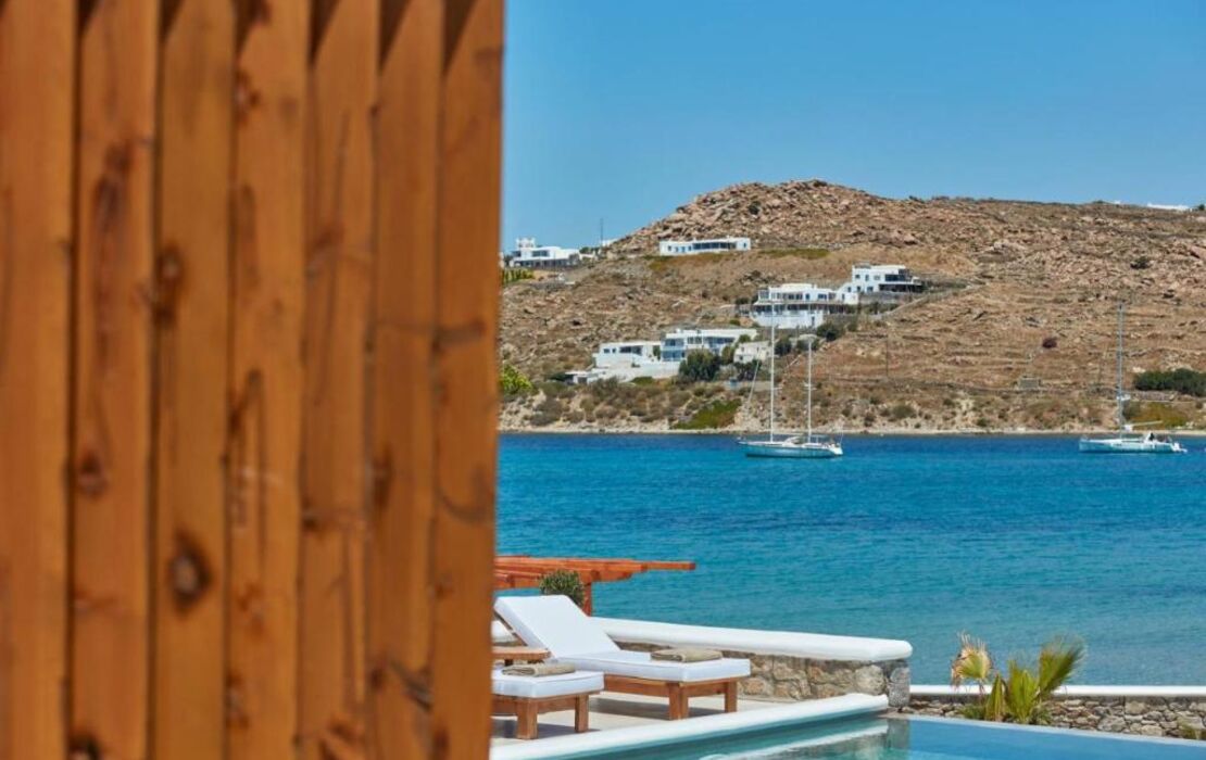 Mykonos Waves Beach House & Suites