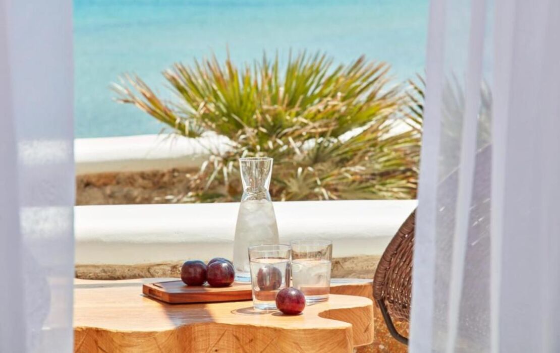 Mykonos Waves Beach House & Suites