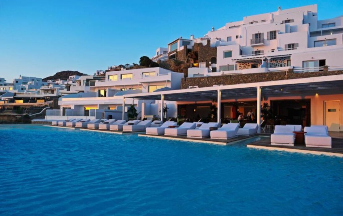 Kouros Hotel & Suites