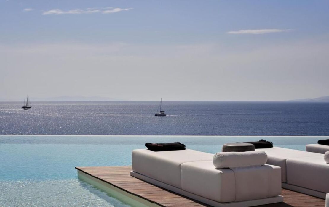Kouros Hotel & Suites