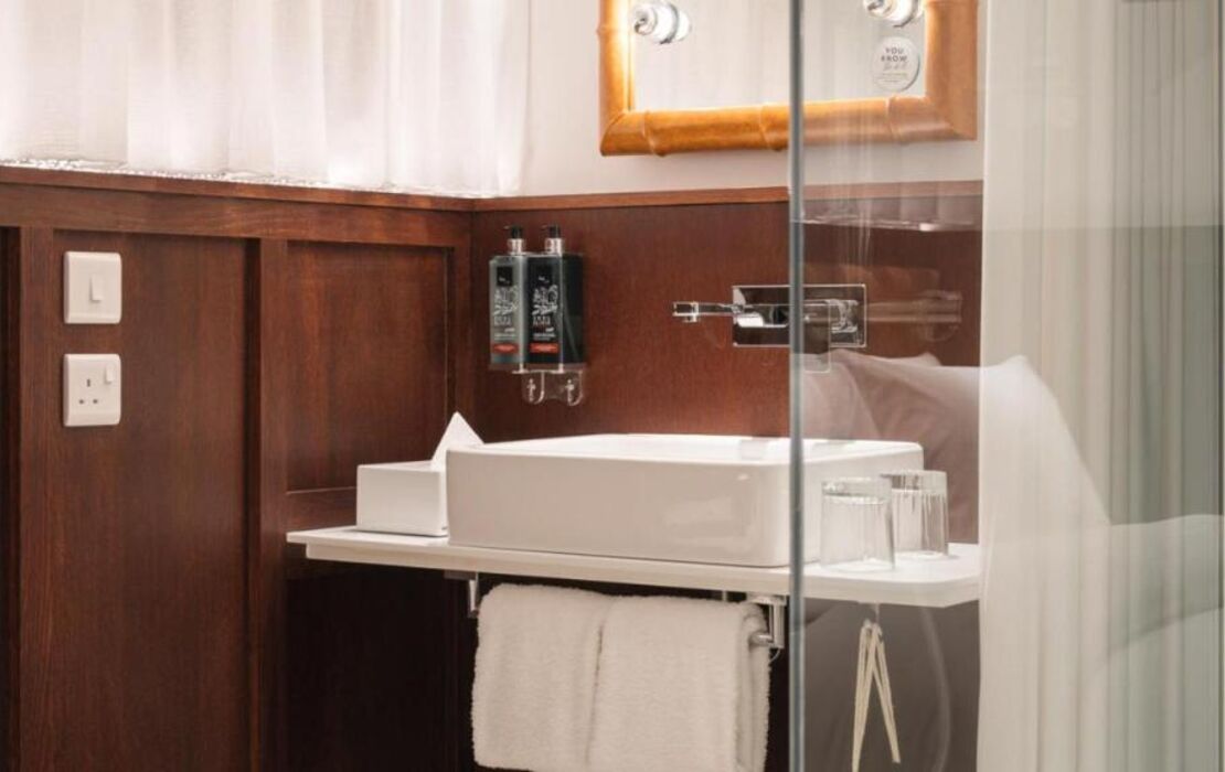 Ruby Stella Hotel London by IHG