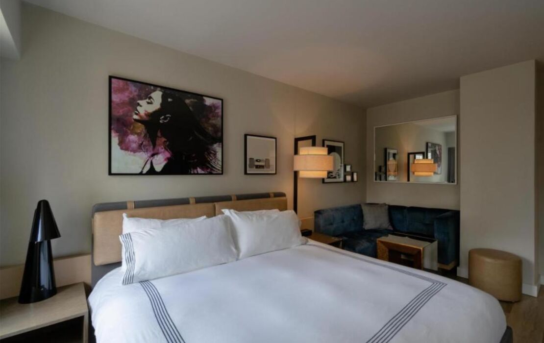 Thompson Chicago, by Hyatt