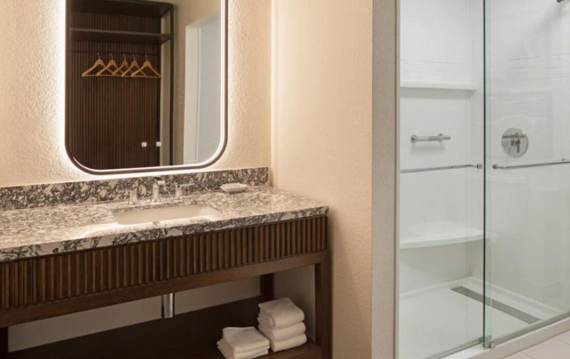 Burton House, Beverly Hills, A Tribute Portfolio Hotel