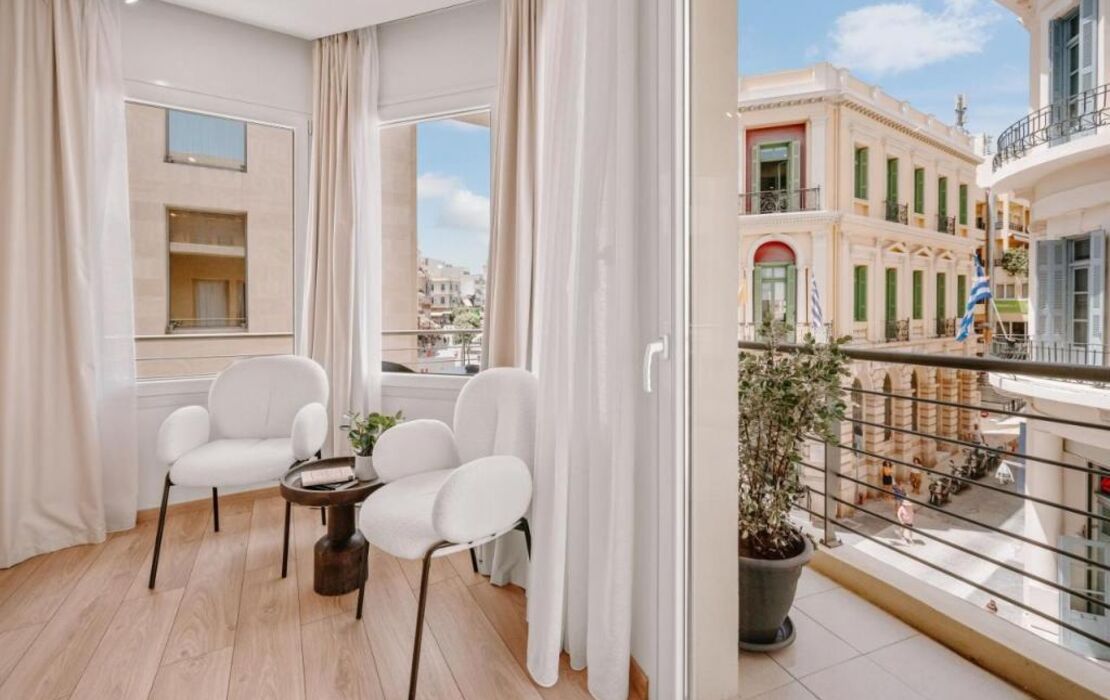 Plānis Str Urban Suites by Semavί