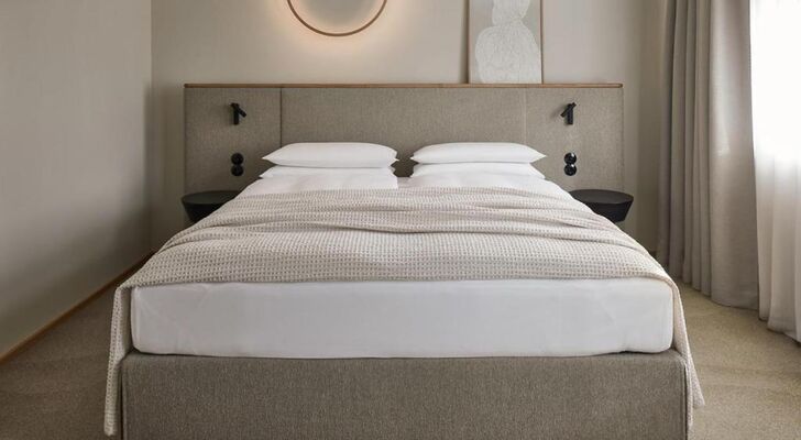 ADELANTE Boutique Hotel