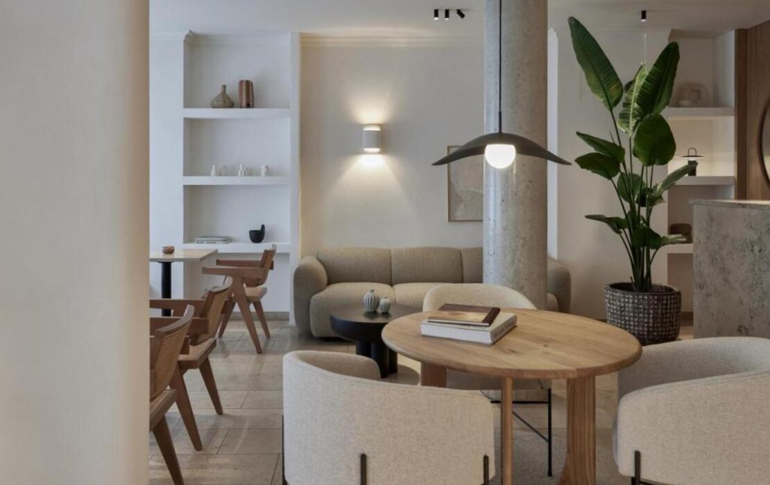 ADELANTE Boutique Hotel
