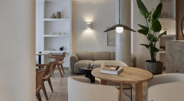 ADELANTE Boutique Hotel