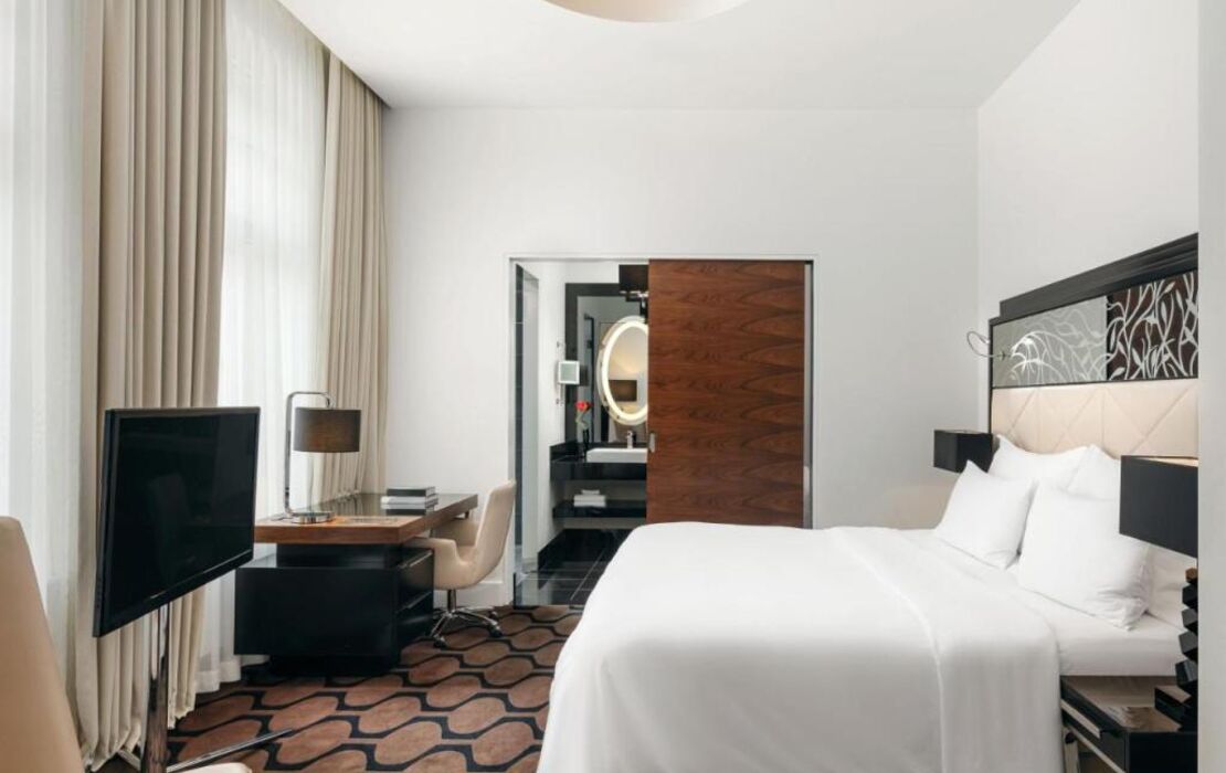 Roomers Berlin Steinplatz, Autograph Collection