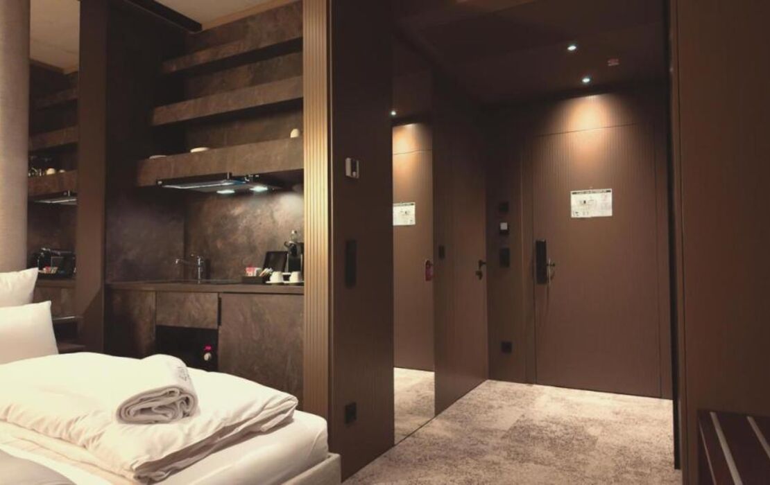 Bellman Hotel