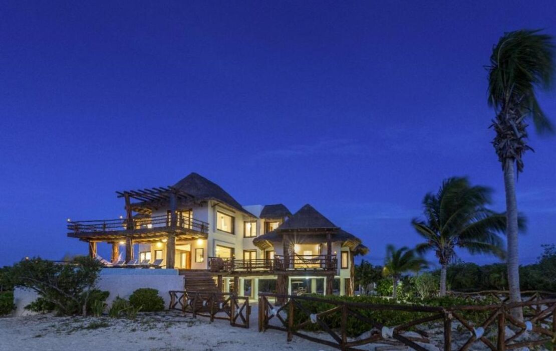 DK Luxury Ocean Front Villa - Adults Only