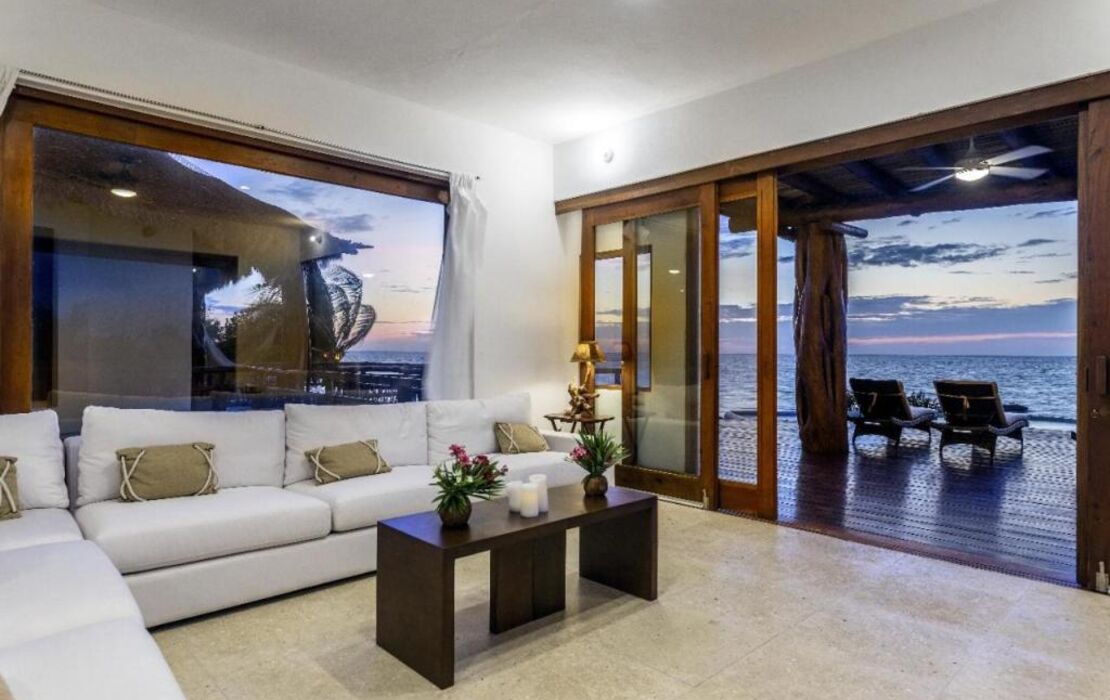 DK Luxury Ocean Front Villa - Adults Only
