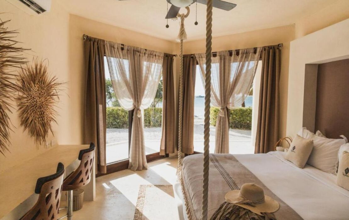 Casa Punta Coco & Beach Club