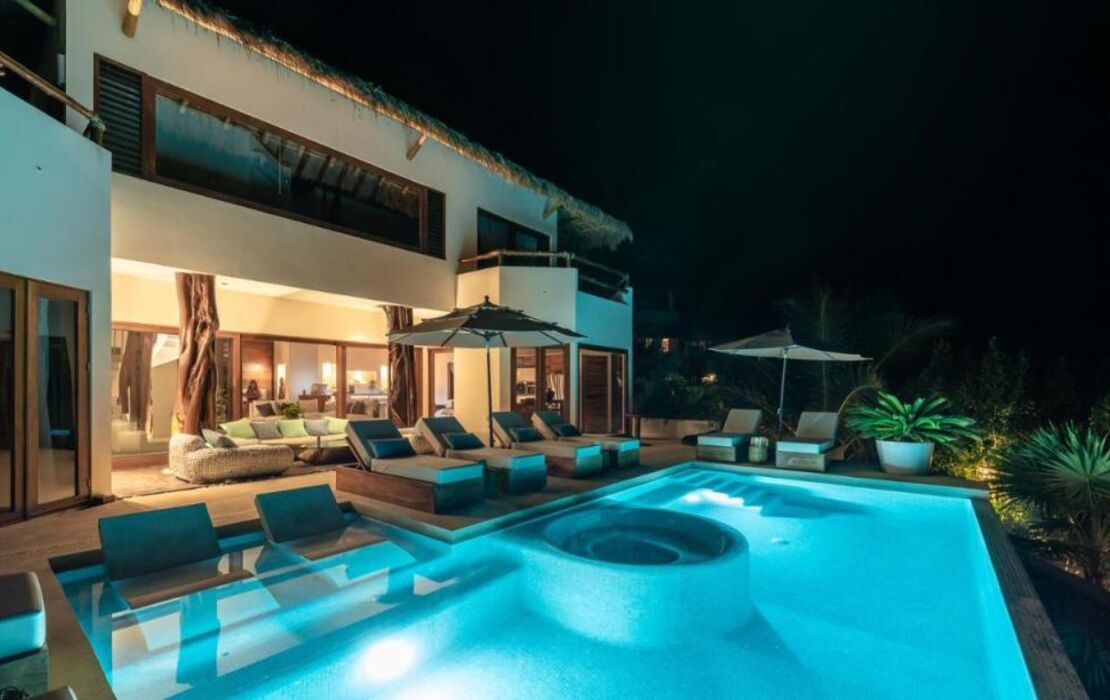 Casa Punta Coco & Beach Club