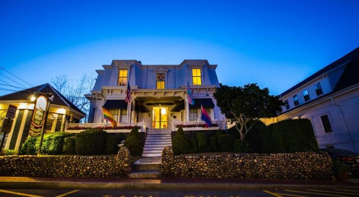 Brasswood Inn