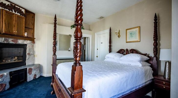 Brasswood Inn