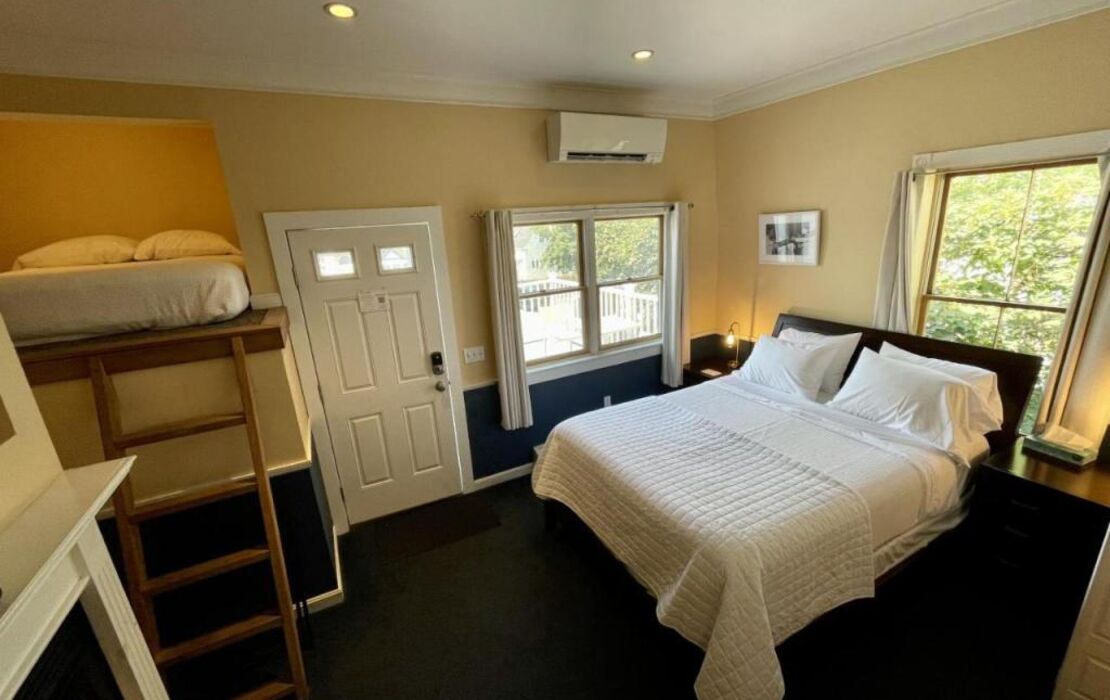 Brasswood Inn