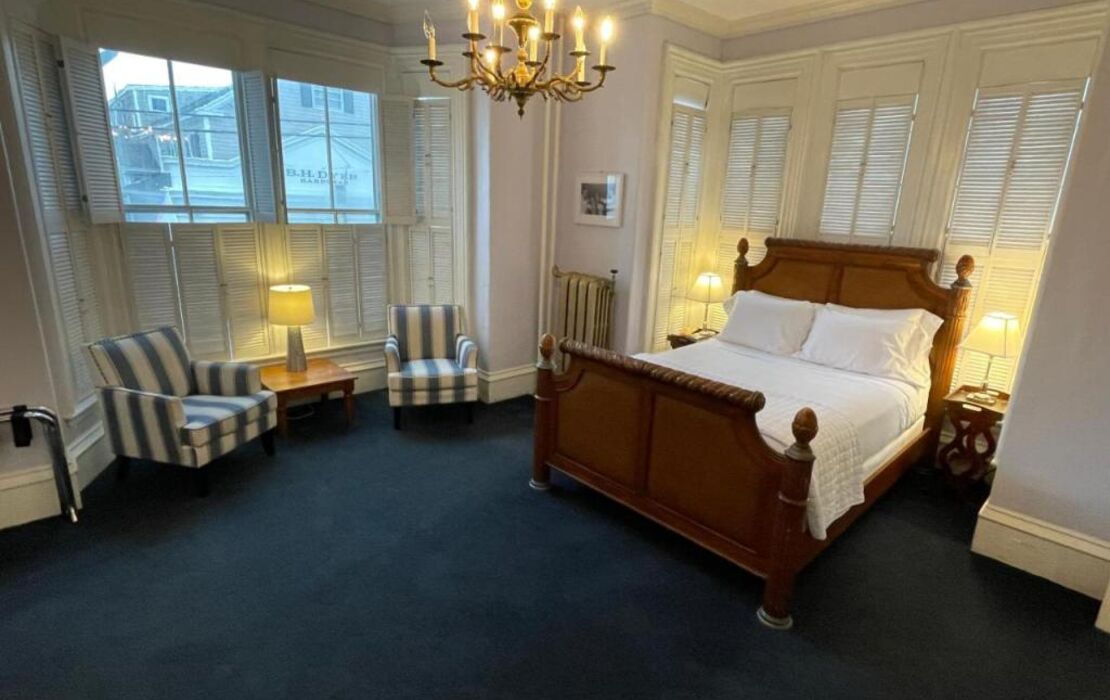 Brasswood Inn