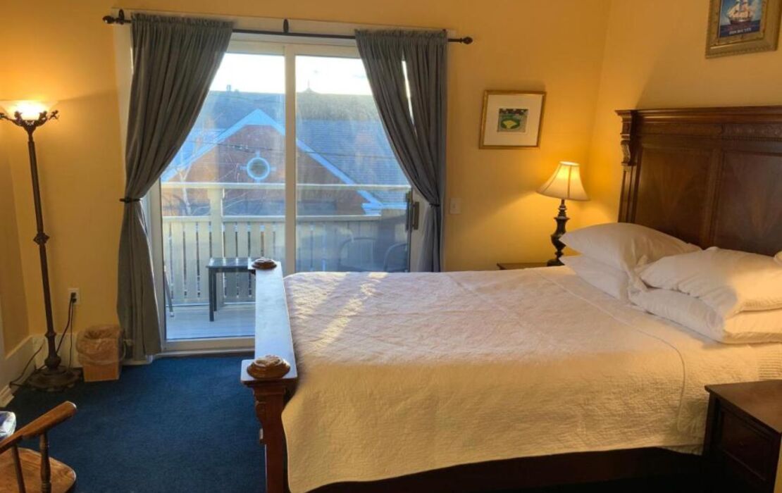 Brasswood Inn