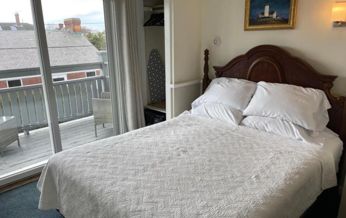 Brasswood Inn